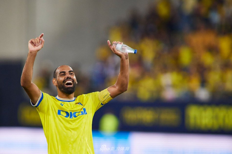 并且始终坚 并且始终坚