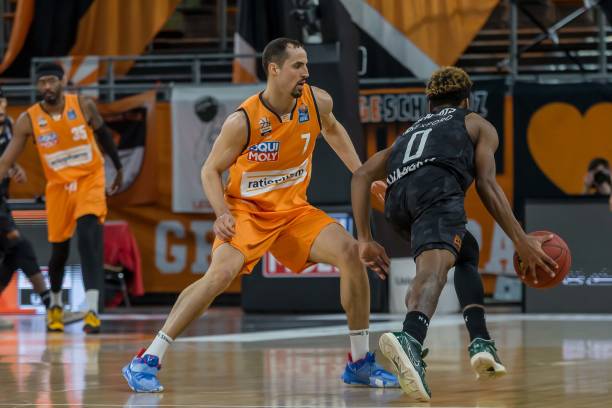 断对方防线 断对方防线